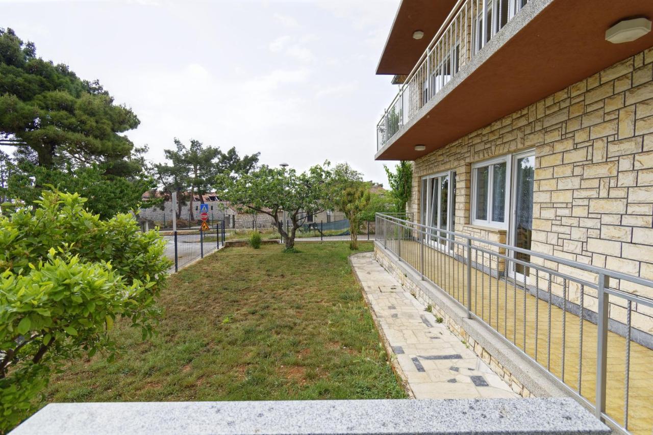 Apartment Patrik By Rent Istria Umag Exterior foto
